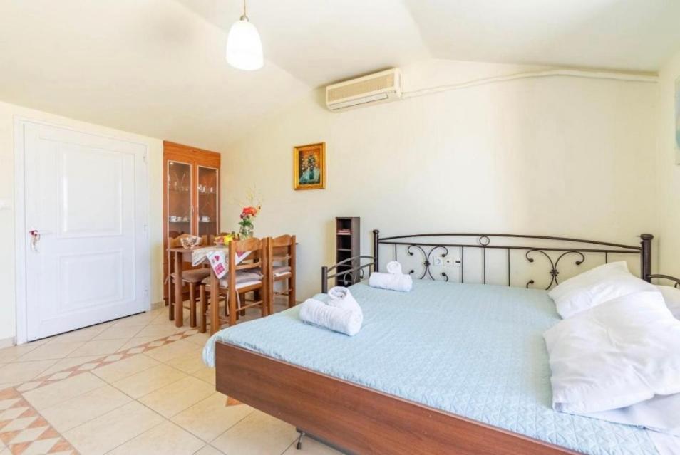 דירות Perivólion La Soffitta Di Bampina מראה חיצוני תמונה